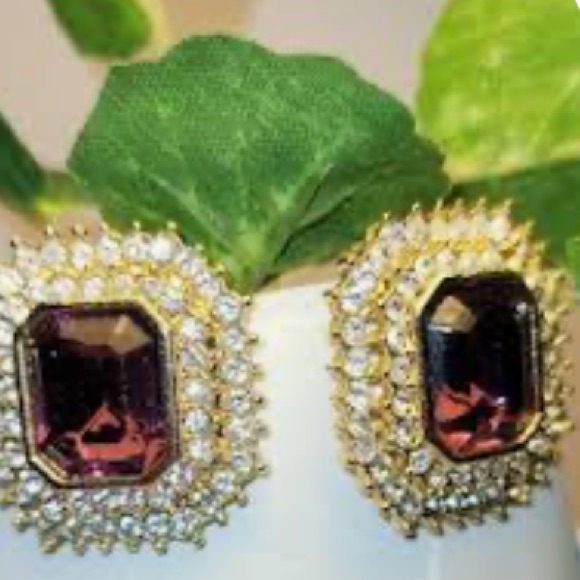 Elegant Vintage Earrings 20$